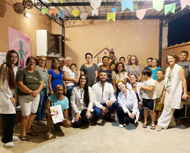 Curso de Enfermagem desenvolve aes de sade em asilo, empresa e comunidade local